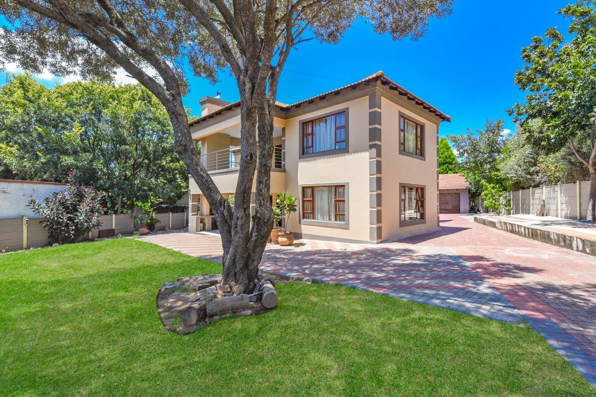 House For Sale in Bloubosrand, Randburg - Photo 2
