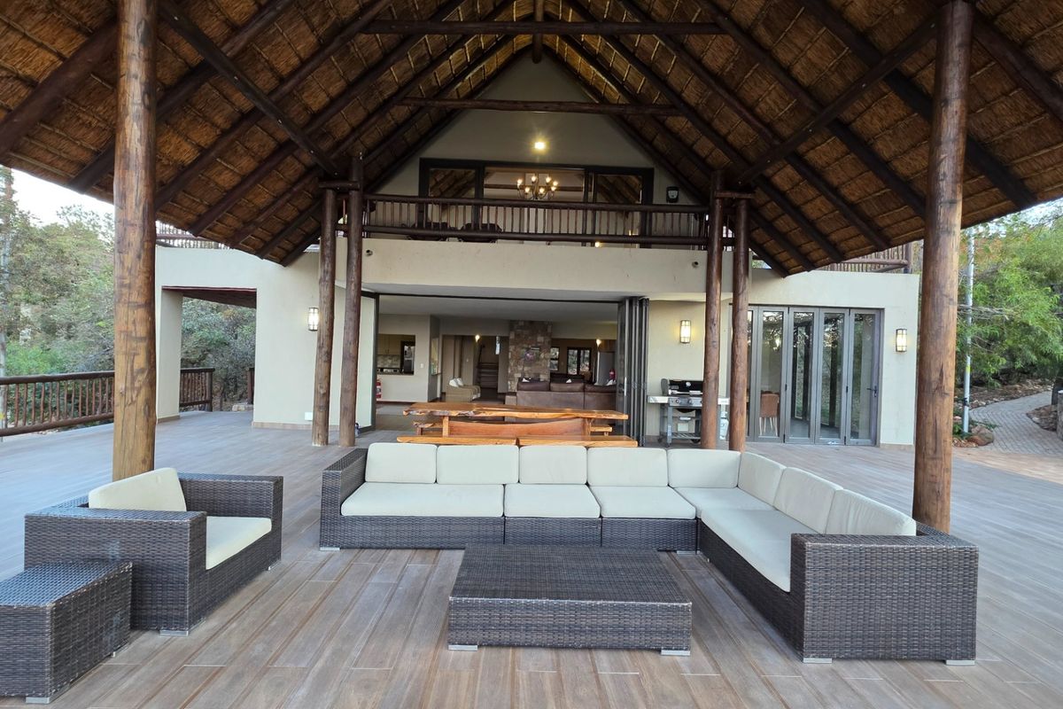 Mabula Big 5 - Five Bedroom Lodge with spectacular Waterberg Mountain views - Photo 3