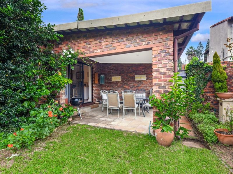 Townhouse For Sale in Sandton - Photo 3