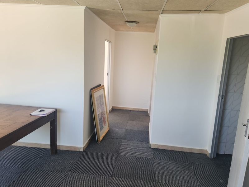 Cottage To Rent in Lyndhurst, Johannesburg - Photo 4