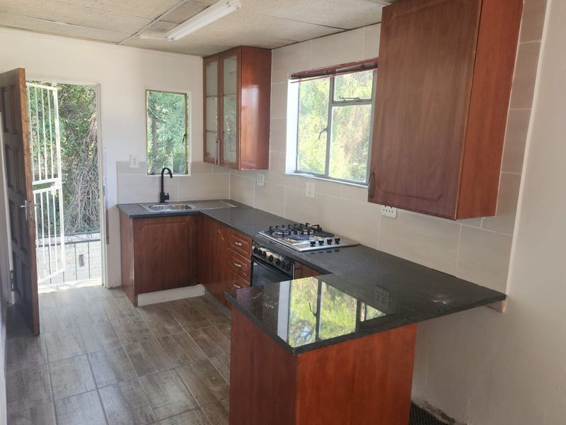 Cottage To Rent in Lyndhurst, Johannesburg - Photo 2