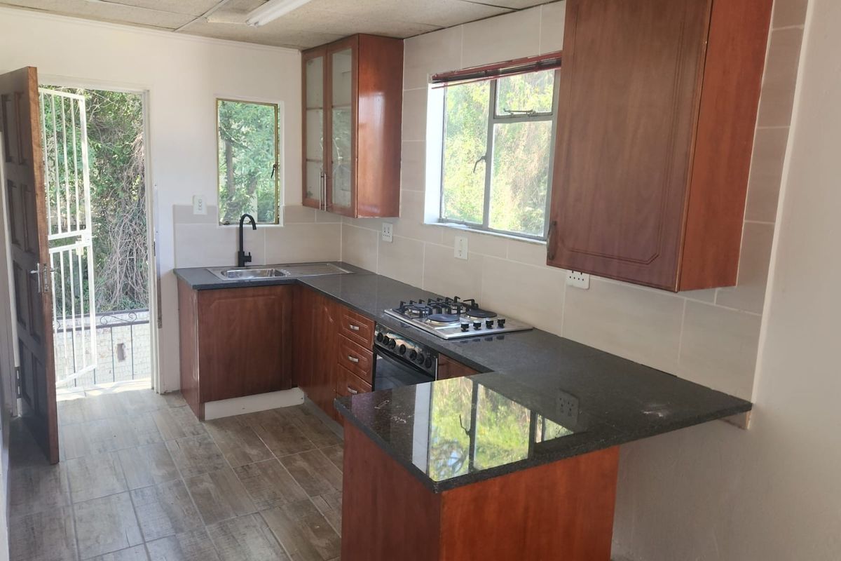 Cottage To Rent in Lyndhurst, Johannesburg - Photo 2