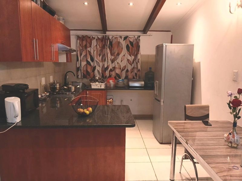 Cottage To Rent in Lyndhurst, Johannesburg - Photo 2