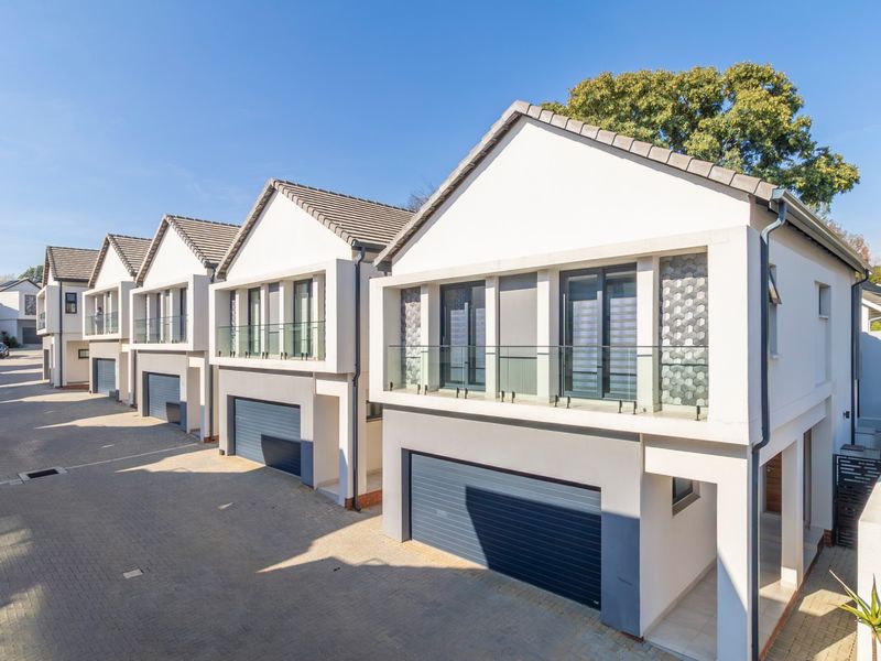 Modern Luxury Cluster Living in Bryanston East - Photo 1