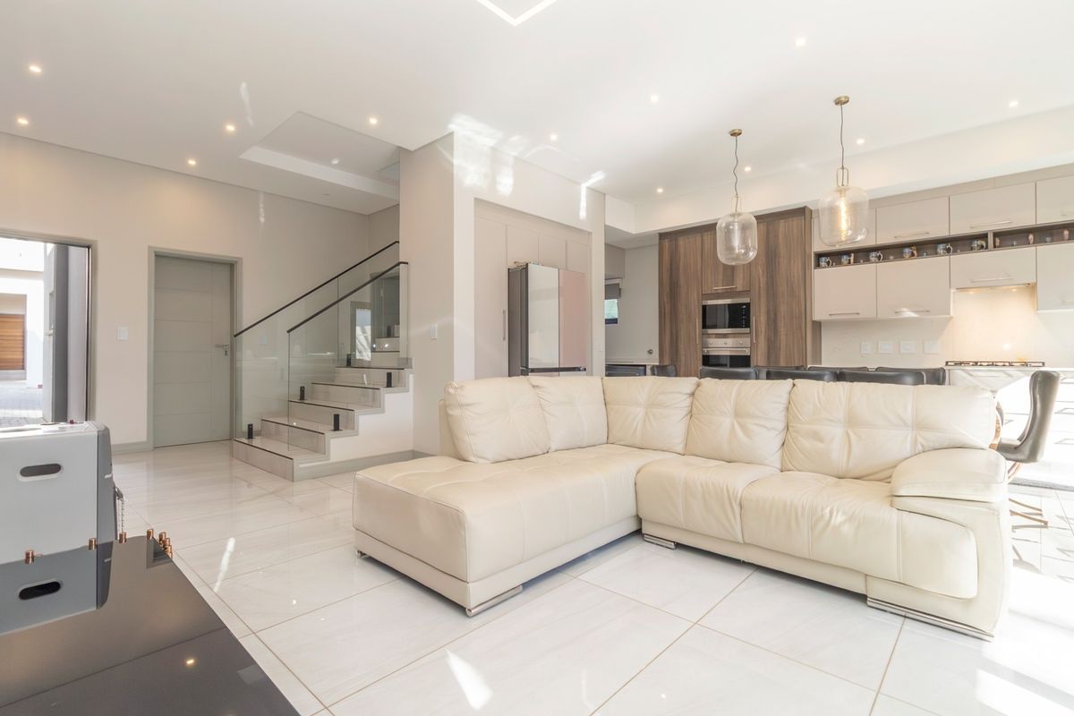 Modern Luxury Cluster Living in Bryanston East - Photo 2
