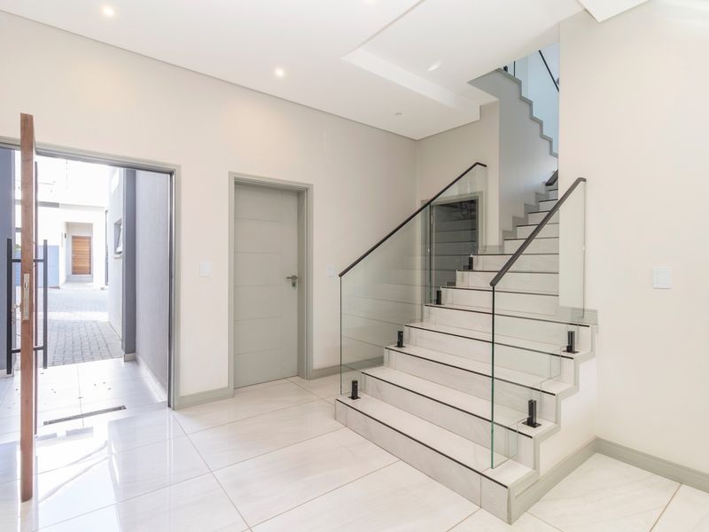 Modern Luxury Cluster Living in Bryanston East - Photo 3