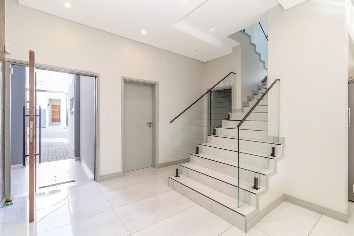 Modern Luxury Cluster Living in Bryanston East - Photo 3