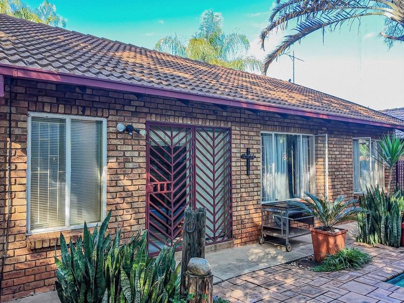 House For Sale in Doornpoort, Pretoria - Photo 2