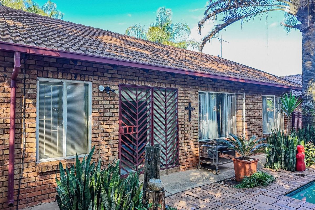 House For Sale in Doornpoort, Pretoria - Photo 2