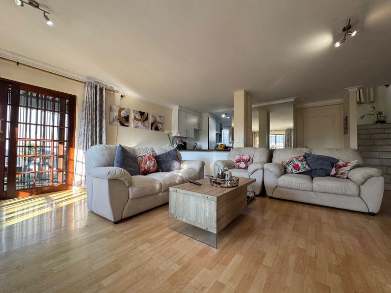 House To Rent in Lonehill, Sandton - Photo 4