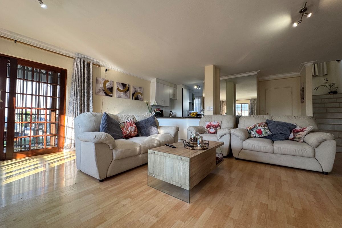 House To Rent in Lonehill, Sandton - Photo 4