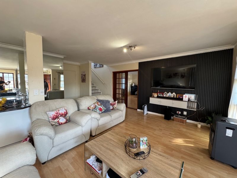 House To Rent in Lonehill, Sandton - Photo 6