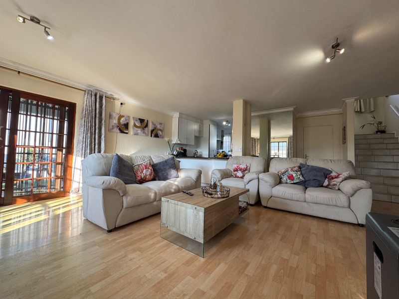 House To Rent in Lonehill, Sandton - Photo 3
