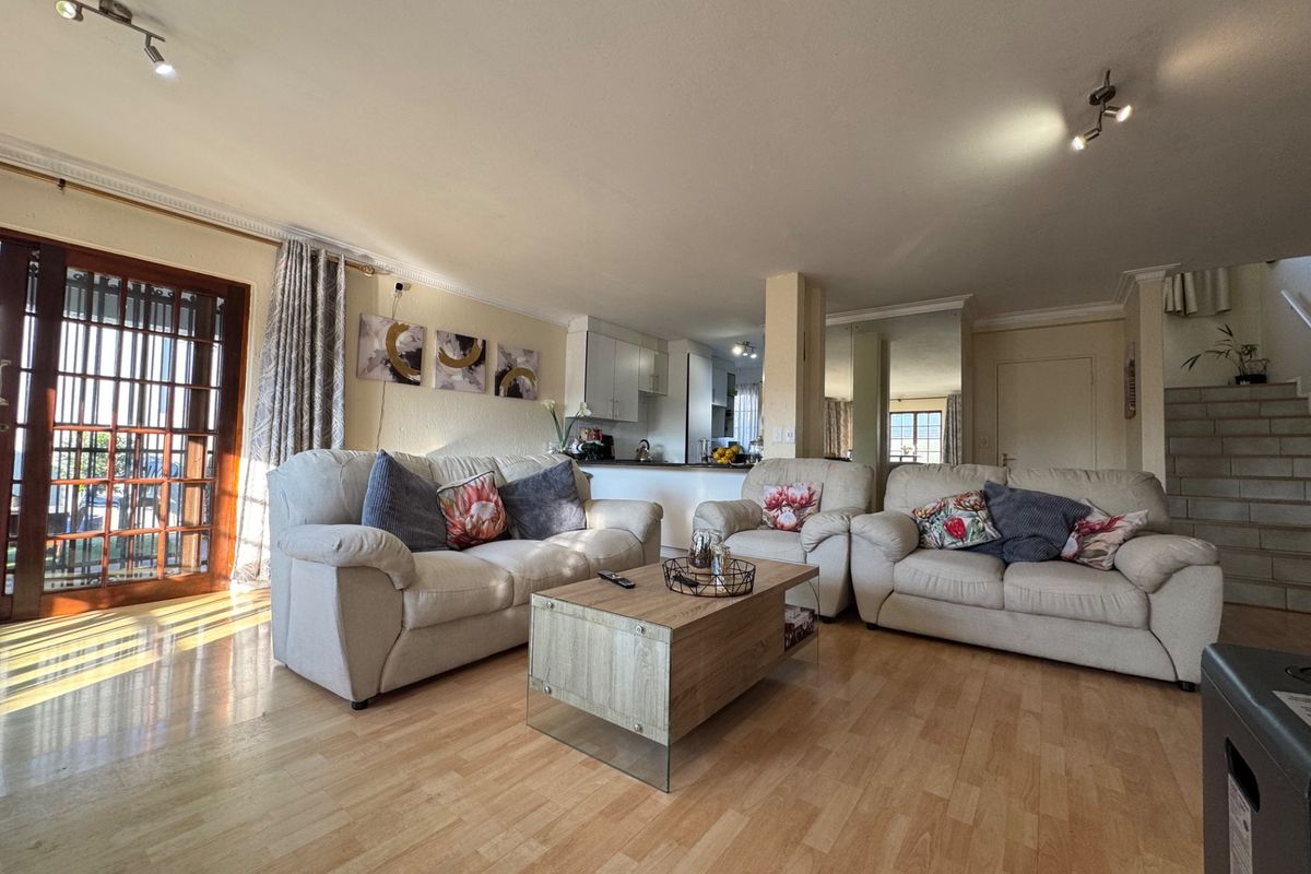House To Rent in Lonehill, Sandton - Photo 3