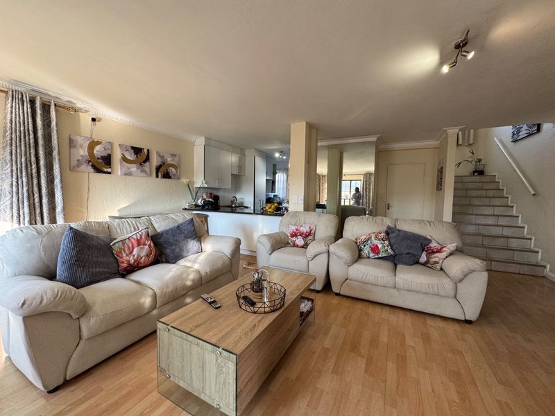 House To Rent in Lonehill, Sandton - Photo 2