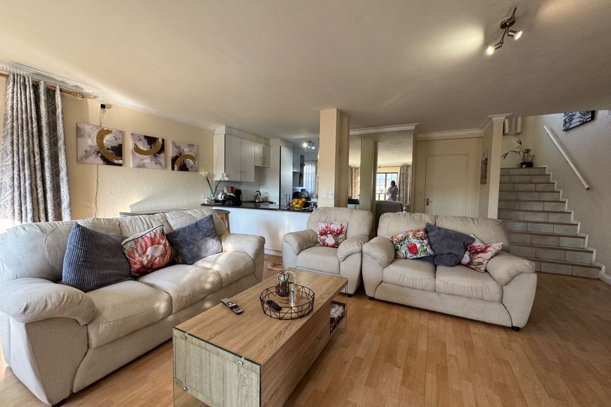 House To Rent in Lonehill, Sandton - Photo 2