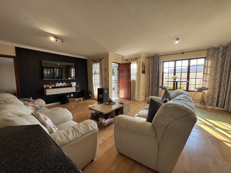 House To Rent in Lonehill, Sandton - Photo 5