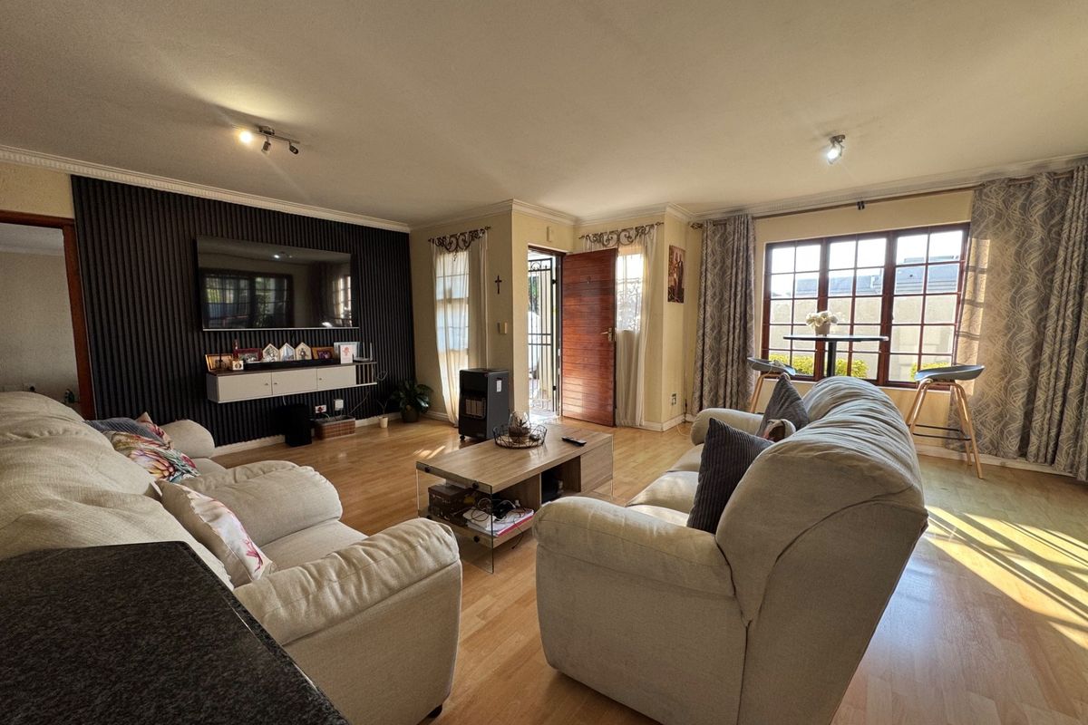 House To Rent in Lonehill, Sandton - Photo 5