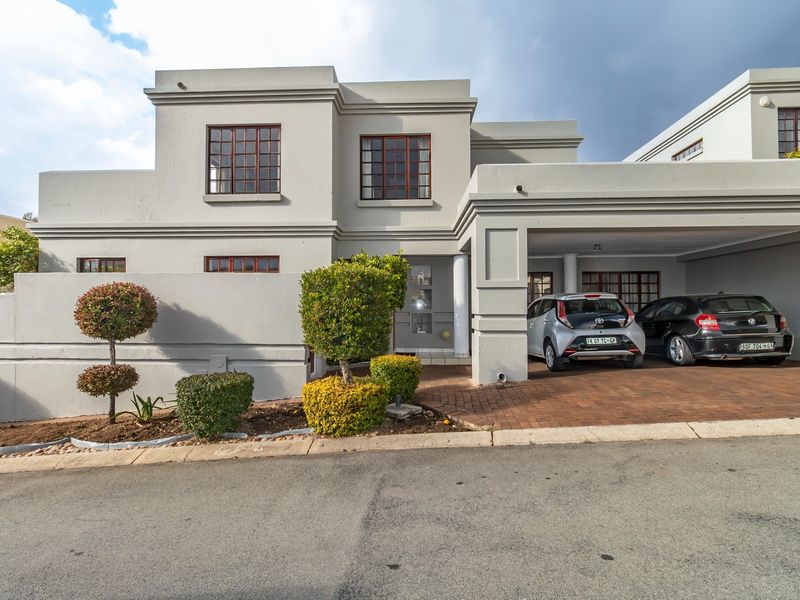 House To Rent in Lonehill, Sandton - Photo 2