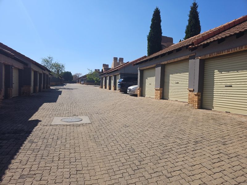 3 Bedroom 2 Bath Ground Floor Apartment To Rent in Carlswald, Midrand - Photo 7