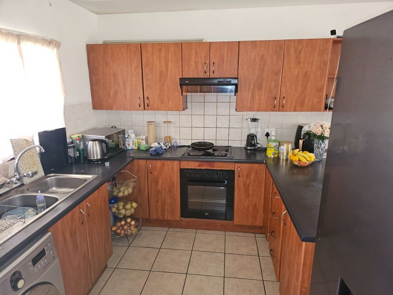 3 Bedroom 2 Bath Ground Floor Apartment To Rent in Carlswald, Midrand - Photo 10