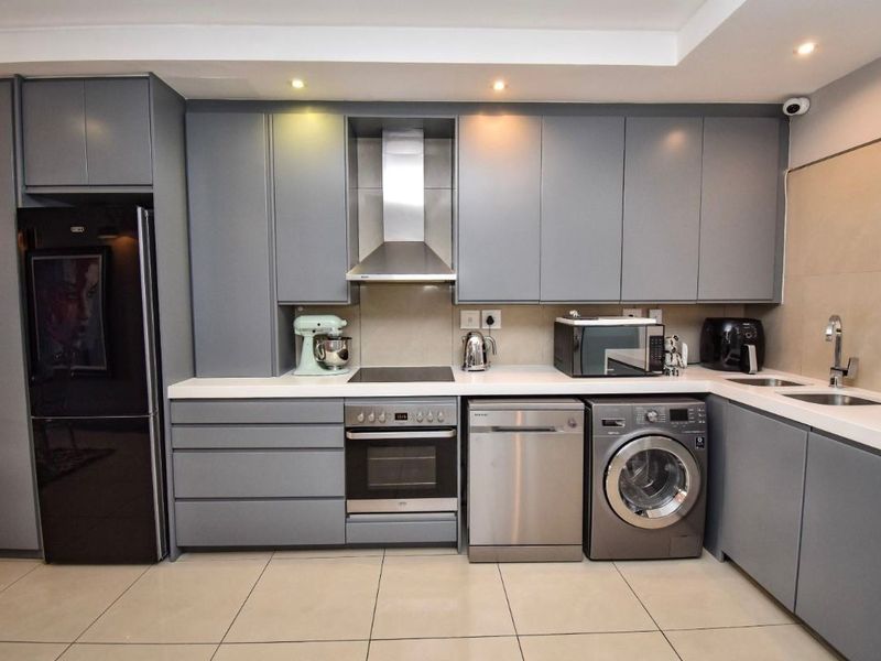 Apartment To Rent in Sandown, Sandton - Photo 5
