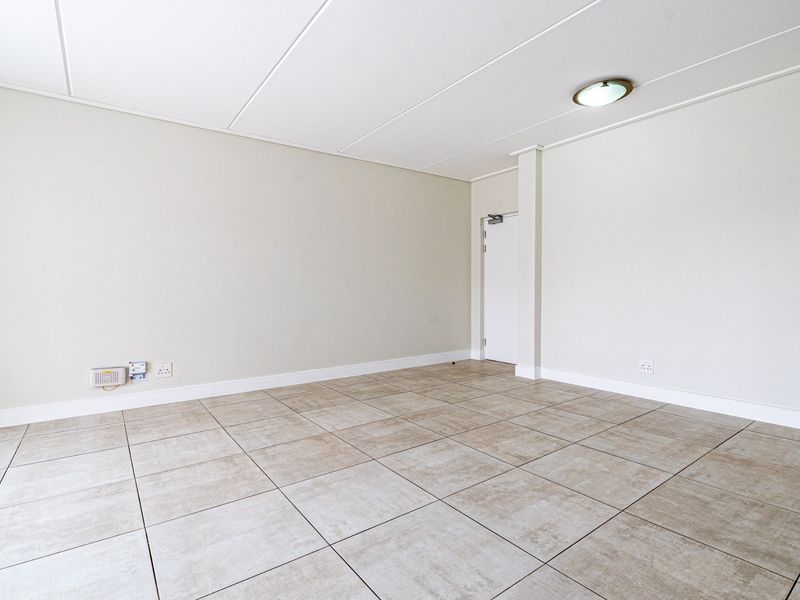 Stylish 3 Bed - 2Bath Ground Floor Apartment To Rent in The Polofields, Waterfall, Midrand - Photo 6