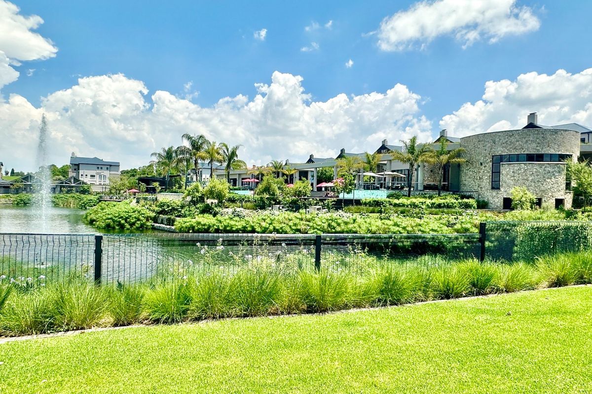Stylish 3 Bed - 2Bath Ground Floor Apartment To Rent in The Polofields, Waterfall, Midrand - Photo 3