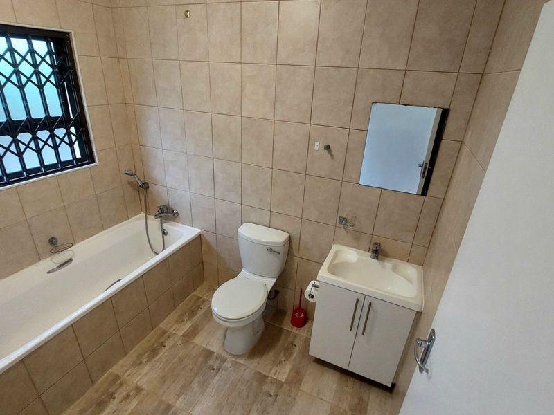 Lovely Newly Renovated Townhouse, Shelly Beach - Photo 9