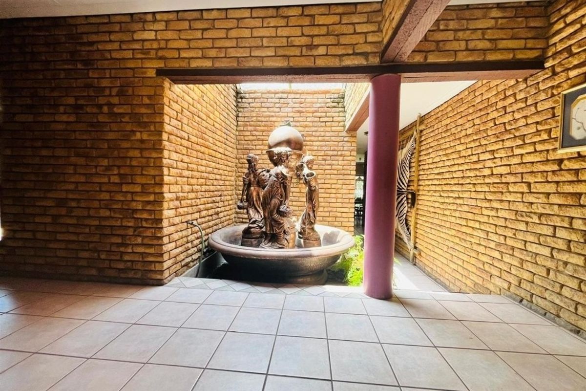 House For Sale in Vanderbijlpark SE 4, Vanderbijlpark SE, Vanderbijlpark - Photo 2