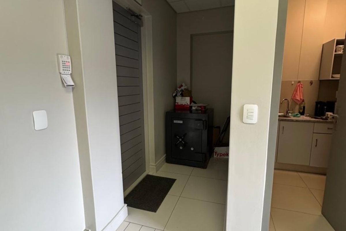 52m2 Office Space TO LET | Park Central 1 | Durbanville - Photo 4