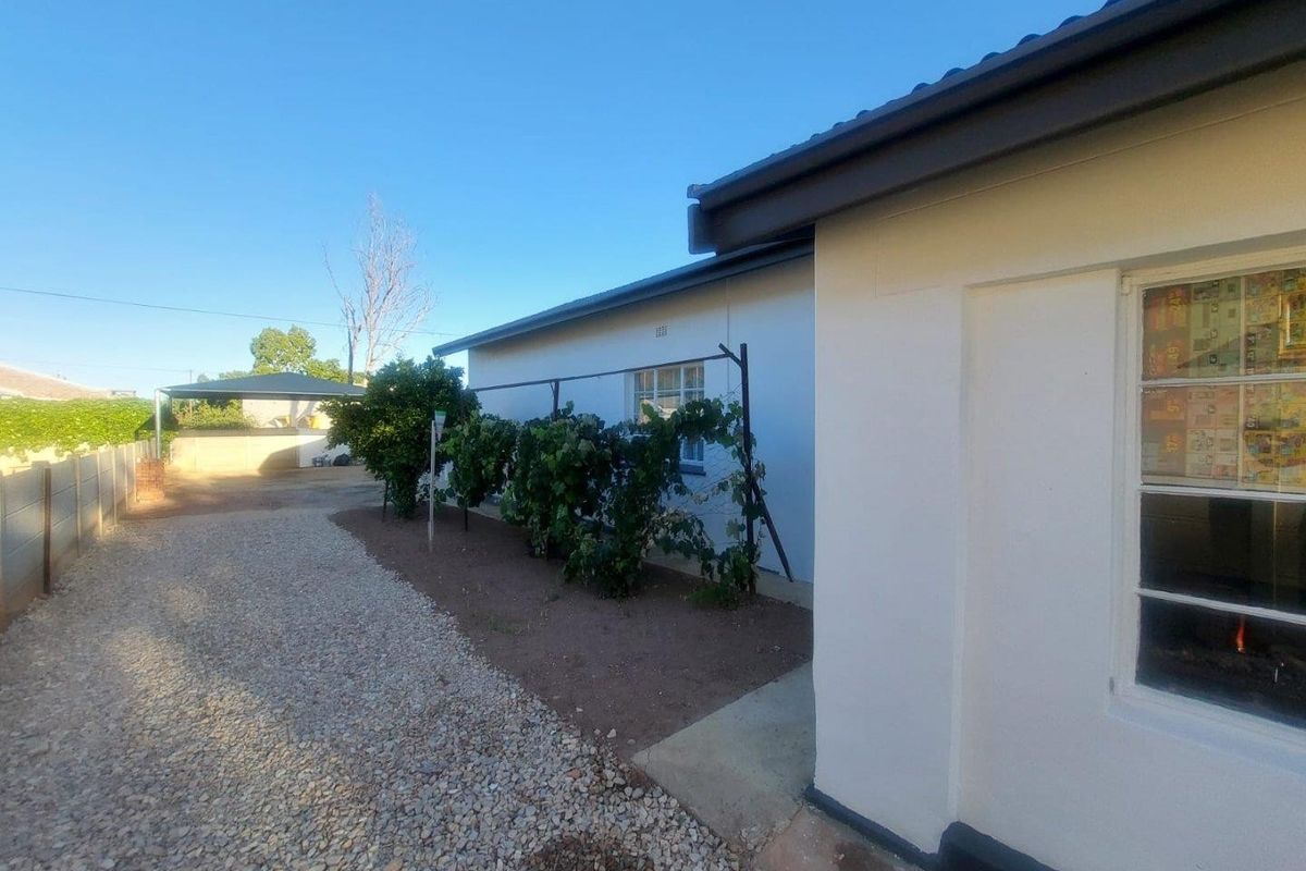 House For Sale in Ladismith - Photo 5