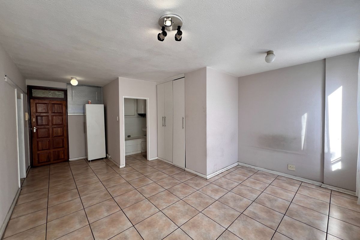 Bachelor Apartment To Rent in Essenwood, Durban, KwaZulu-Natal - Photo 5