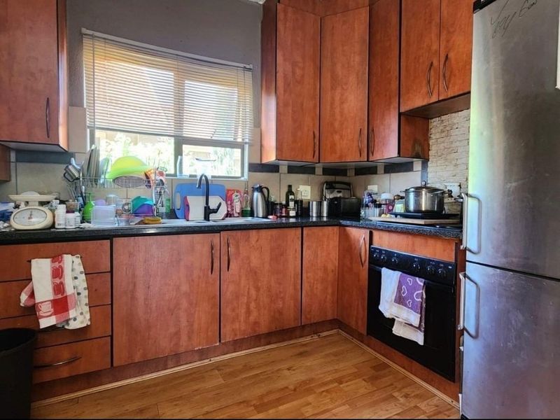 House For Sale in Vanderbijlpark SE 5, Vanderbijlpark SE, Vanderbijlpark - Photo 2