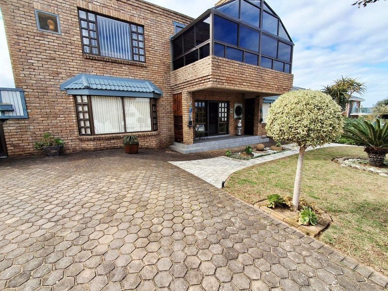 House For Sale in Stilbaai Wes, Stilbaai - Photo 2
