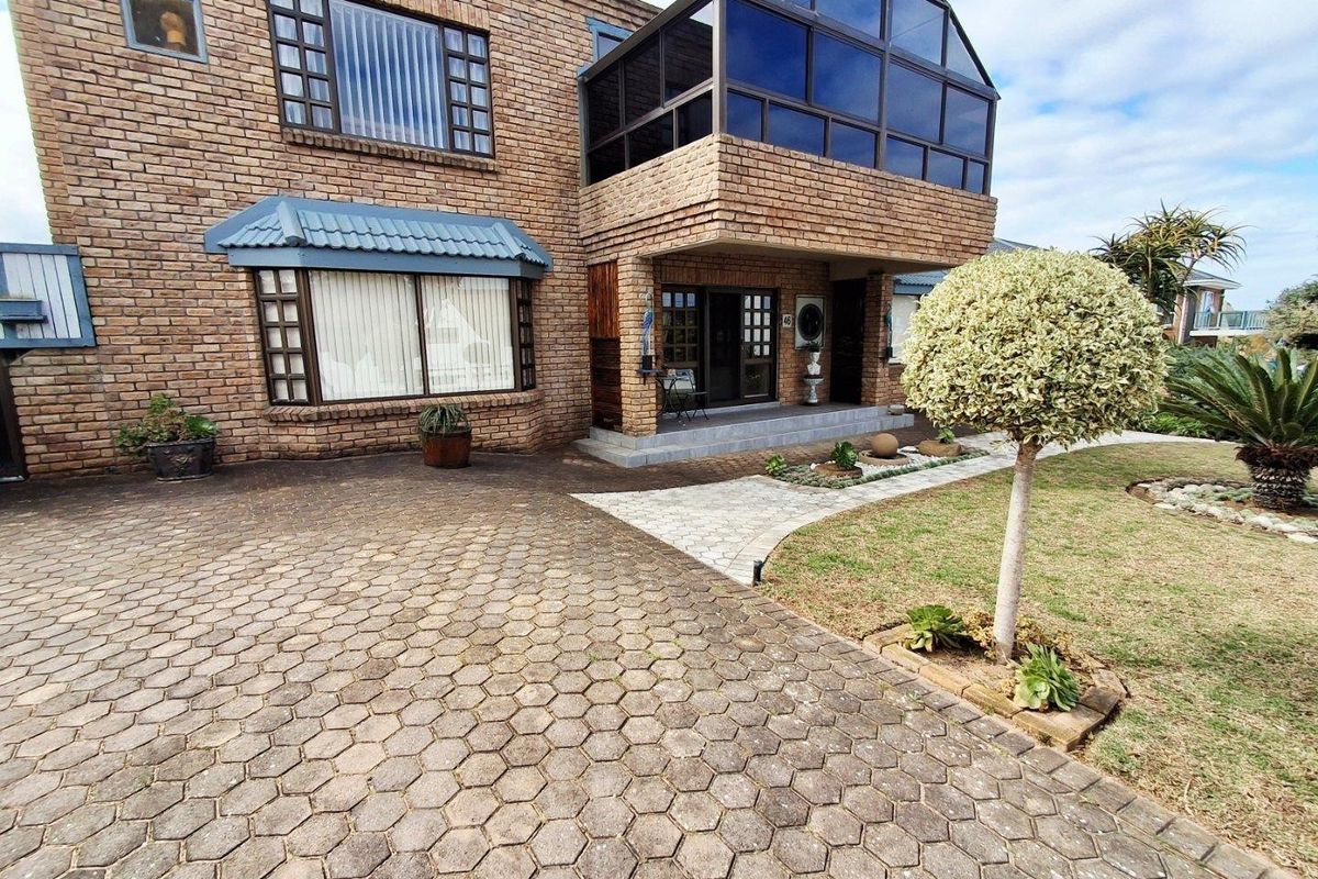 House For Sale in Stilbaai Wes, Stilbaai - Photo 2