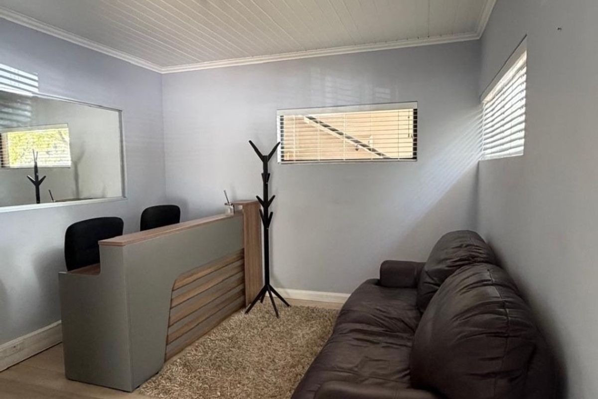Upmarket Office Space (+full kitchen and restroom) - 98 sq/m + Furniture - Photo 5