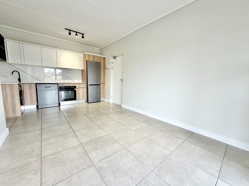 Stylish 1 Bed, 1 Bath - 2nd Floor Apartment For Sale in Waterfall, Midrand - Photo 10
