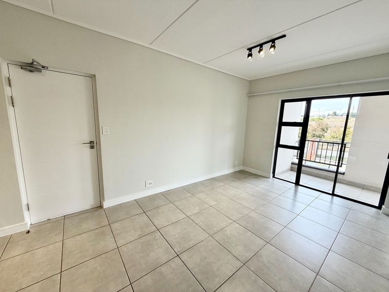 Stylish 1 Bed, 1 Bath - 2nd Floor Apartment For Sale in Waterfall, Midrand - Photo 7
