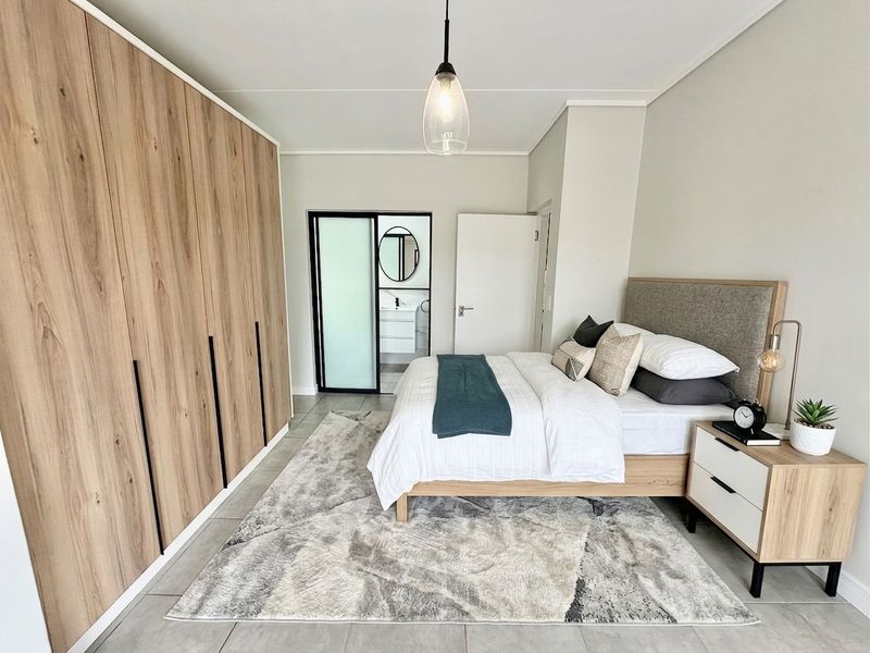 Stylish 1 Bed, 1 Bath - 2nd Floor Apartment For Sale in Waterfall, Midrand - Photo 2