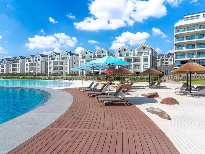 Stylish 1 Bed, 1 Bath - 2nd Floor Apartment For Sale in Waterfall, Midrand - Photo 4