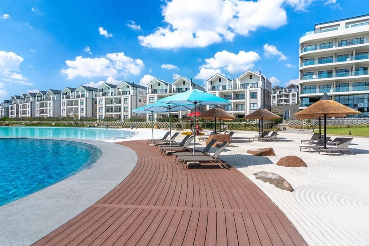Stylish 1 Bed, 1 Bath - 2nd Floor Apartment For Sale in Waterfall, Midrand - Photo 4