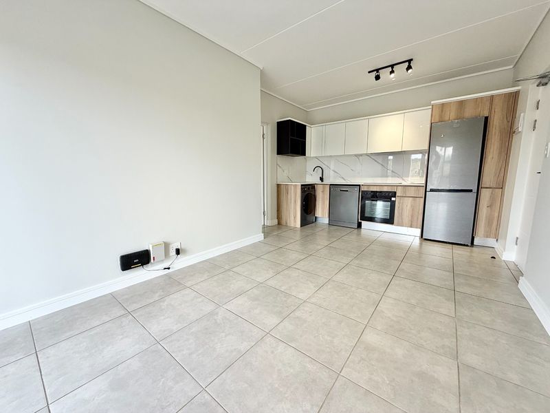 Stylish 1 Bed, 1 Bath - 2nd Floor Apartment For Sale in Waterfall, Midrand - Photo 8