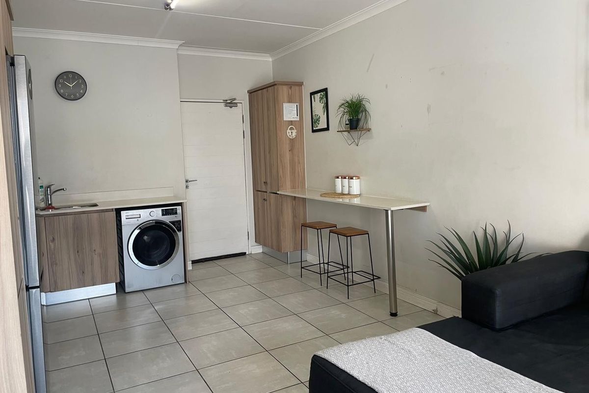 Spacious 2 bed 2 bath - Photo 3