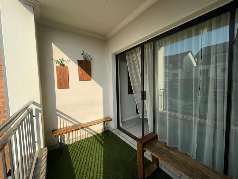 Spacious 2 bed 2 bath - Photo 4