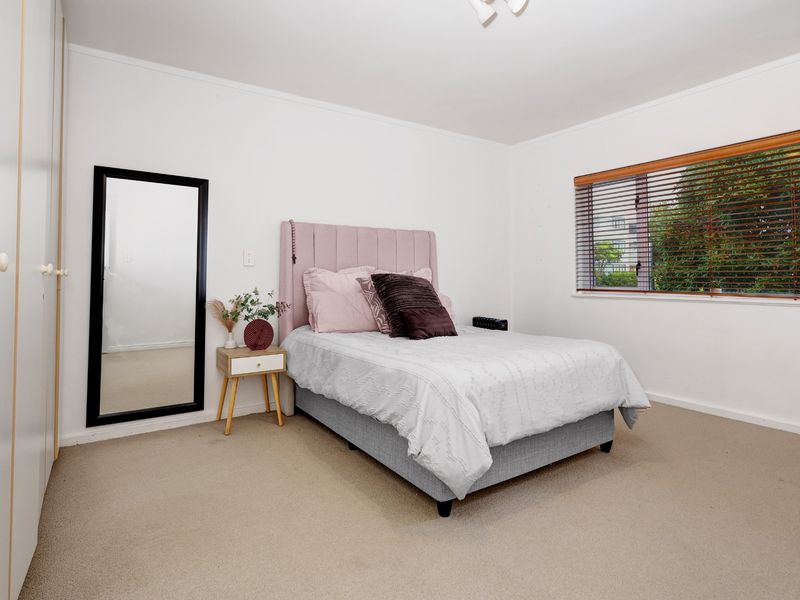 Apartment For Sale in Sea Point, Cape Town - Photo 10
