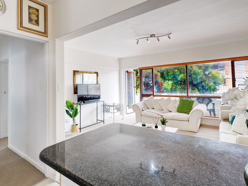 Apartment For Sale in Sea Point, Cape Town - Photo 6
