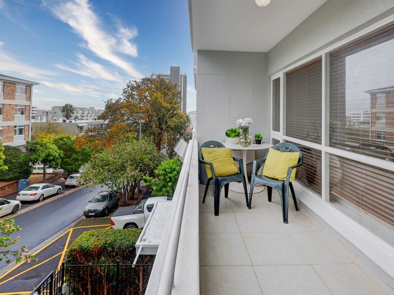 Apartment For Sale in Sea Point, Cape Town - Photo 1