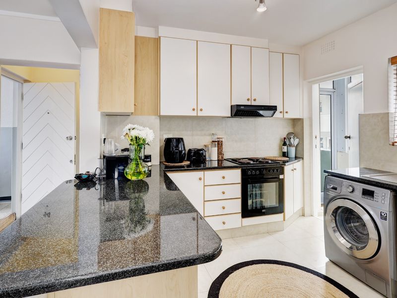 Apartment For Sale in Sea Point, Cape Town - Photo 3
