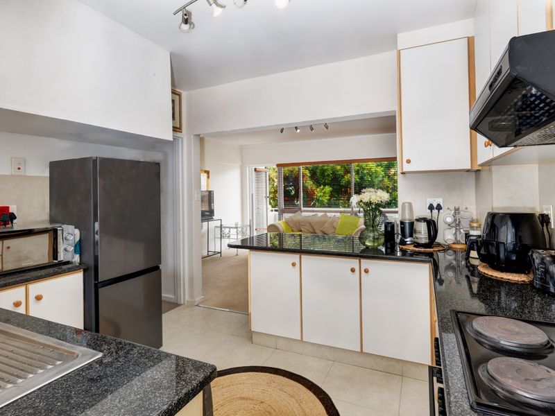 Apartment For Sale in Sea Point, Cape Town - Photo 5